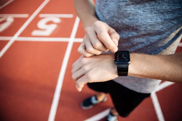 guy monitoring his workout with his smartwatch